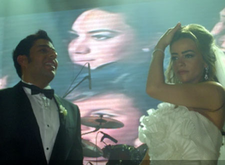 محمد حماقي يُهدي زوجته أغنية في حفل زفافهما