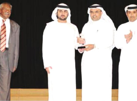 مكتوم بن محمد يحضر حفل جوائز محاكم دبي