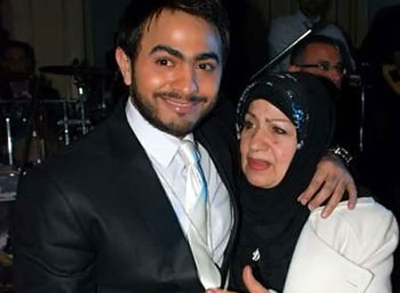  والدة تامر حسني: علاقة ابني بمي عز الدين صداقة فقط