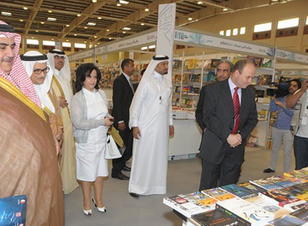وزيرة الثقافة: معرض الكتاب أحد إسهامات المنامة 