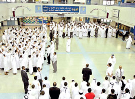 وزير التعليم القطري يكرم الطلبة الفائزين