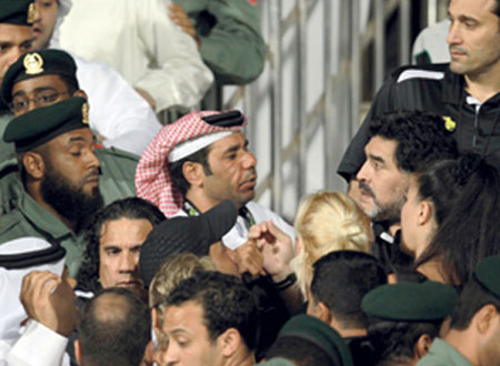 الوصل الإماراتي يشجب الاعتداء على زوجة مارادونا