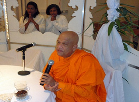 كبير كهنة البوذيين بهالاغاما سوماراتانا متهم باغتصاب طفلتين