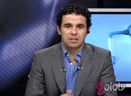 أولتراس أهلاوي يحاصر خالد الغندور