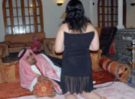 القبض على ممثلة مصرية تمارس الدعارة مع ثري خليجي بأحد فنادق القاهرة
