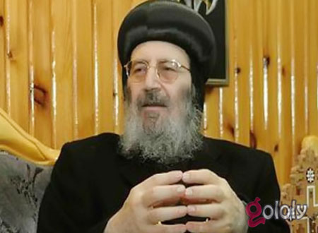  الأنبا بيشوى يطالب المسيحيات بالاقتداء بملابس المسلمات