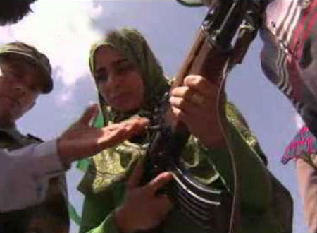 نساء الهند يشهرن السلاح في وجه الرجـال 