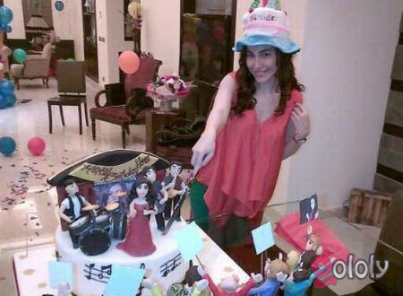 بالصور..يارا تحتفل بعيد ميلادها بقالب حلوى يجسدها