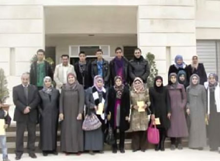 طلاب جامعة عجلون في زيارة لمركز الكفيفات