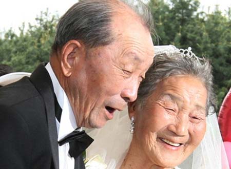 صينيان يحتفلان بـ 90 سنة زواج