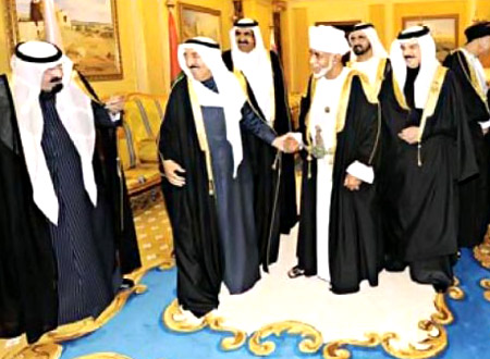الملك عبد الله يكرّم رؤساء الوفود الخليجية