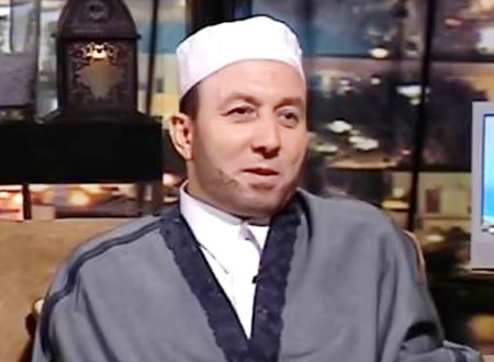 الأوقاف تمنع محمد جبريل من الإمامة والخطابة وتحرر محضرا ضده