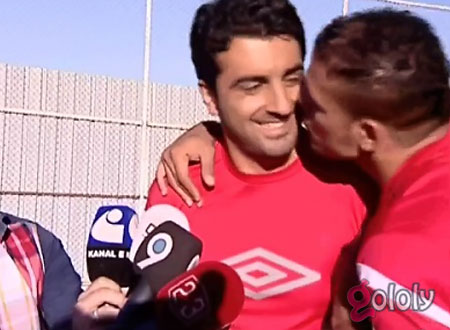 بالفيديو.. قبلة عمرو زكي لزميله التركي تُثير السخرية