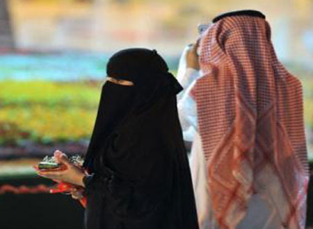 سعودية فضحت زوجها بعرض أفلامه الإباحية  