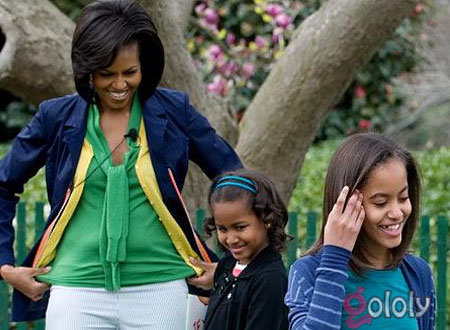 ميشيل أوباما تحذر ابنتيها 