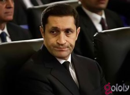 علاء مبارك يطلب التبرع لضحايا قطار أسيوط 