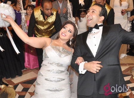 بالصور.. مفاجآت في ليلة زفاف المطربة ريهام عبد الحكيم