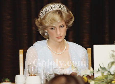 مصور العائلة الملكية يكشف لغز صورة الأميرة ديانا مع مراهق