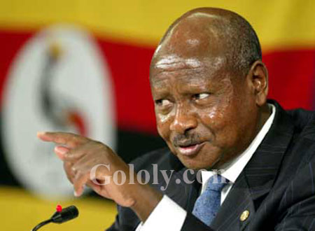 رئيس أوغندا يوويري موسيفيني يحبط انقلابا عسكريا ويقيل قائد الجيش 