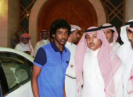 الأمير راشد بن عبد العزيز يقدم جوائزه للاعبي الهلال المميزين