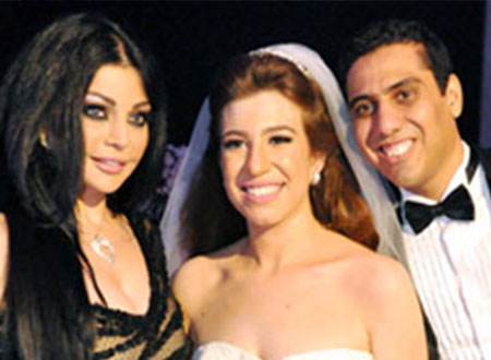 هيفاء وهبي تحضر زفاف ياسمينا رضا وهشام علاء