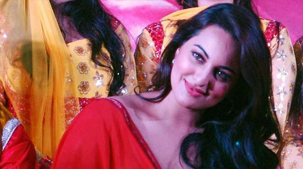 عمران خان وسوناكشي سينها في مومباي للترويج لفيلمها الجديد صور 