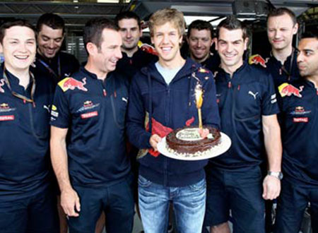 سيباستيان فيتيل أصغر بطل عالم للفورمولا1 يحتفل بعيد ميلاده 