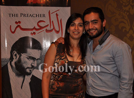 بالصور.. هاني سلامة وزوجته مع ليلى علوي في حفل إفطار مسلسل &laquo;الداعية&raquo; 