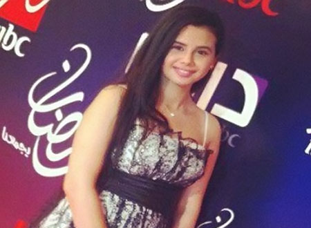 منة عرفة تنشر أول صورة لشقيقها.. شاهد