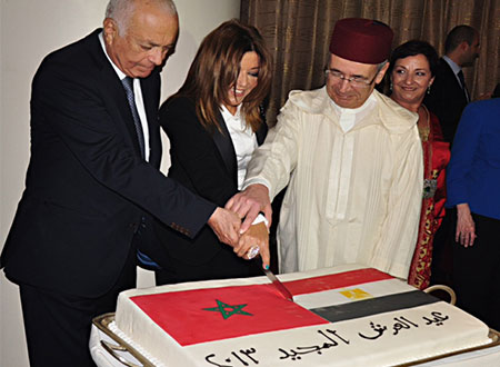 بالصور.. سميرة سعيد تحتفل بمرور 14 عاما على جلوس ملك المغرب
