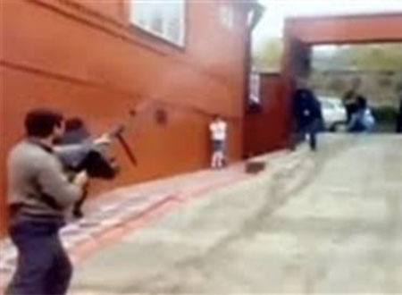 فيديو.. يطلق النار وسط التلاميذ ابتهاجا بدخول طفله المدرسة
