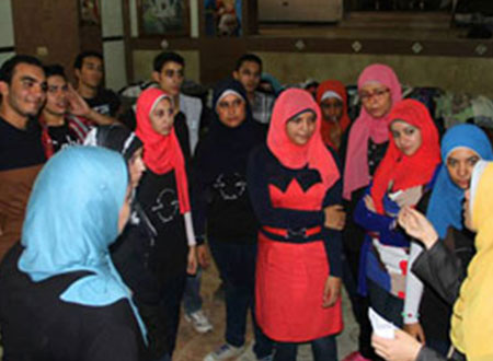 شباب جامعة 6 أكتوبر يؤكدون الوحدة الوطنية بكنيسة العمرانية