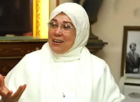 ياسمين الخيام تظهر بعد غياب في جنازة أحمد راتب.. صور