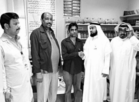 عامل هندي بجازان يشهر إسلامه