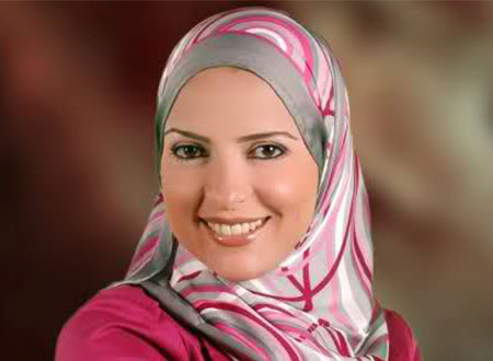 الإعلامية دعاء فاروق تتخلى عن الحجاب التقليدي.. صور