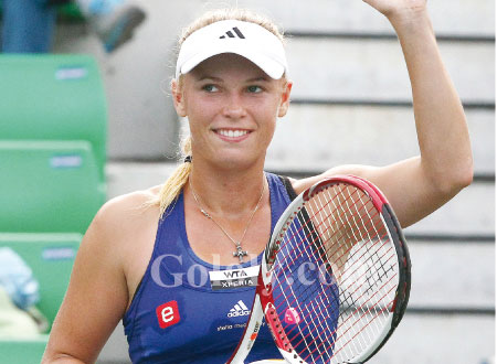 لاعبة التنس فوزنياكي تعلن خطبتها 
