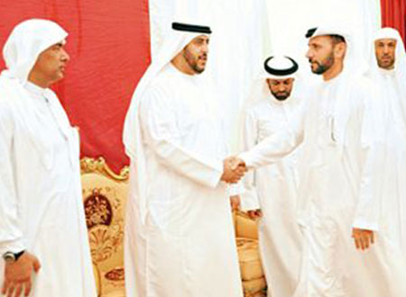 نائب حاكم أم القيوين يعزي في وفاة مواطنة
