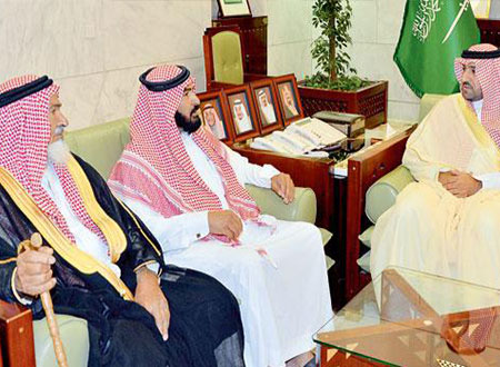 أمير منطقة الرياض بالنيابة يكرم الشمري