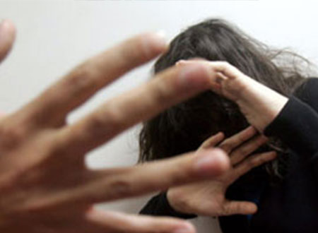 القاهرة لحقوق الإنسان يعلن عن مسابقة حول مناهضة العنف ضد المرأة