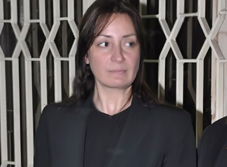 بالصور.. نجوم الفن يواسون نيرمين الفقي في وفاة والدتها