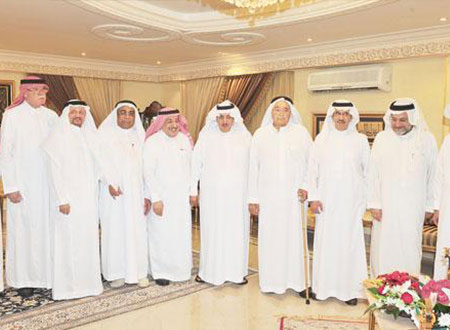 الخياط يستضيف وجوه المجتمع في تكريم 