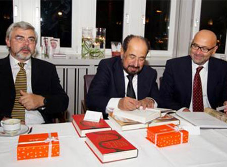 حاكم الشارقة يحتفي بأصحاب دور نشر في &laquo;فرانكفورت للكتاب&raquo;