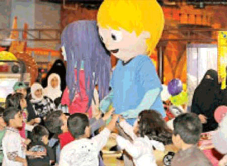 &laquo;كاسبر&raquo; يشارك الأطفال فرحة العيد 