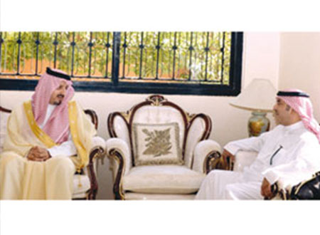أمير عسير يعزي أسرة العسكر