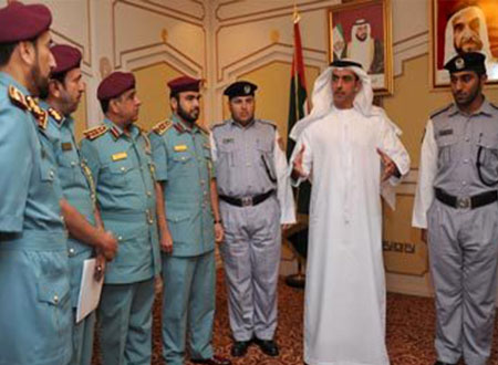 سيف بن زايد يُكرّم منتسبي مرور
