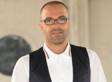 صور.. طلاب ستار أكاديمي يحتفلون بعيد ميلاد هشام بولس