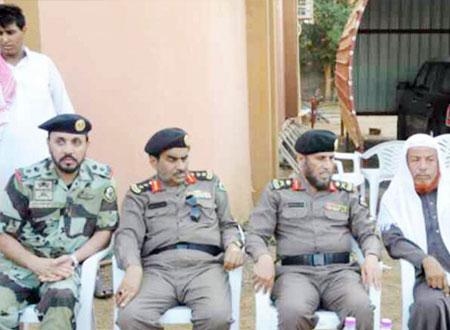 مدير شرطة جازان يعزي أسرة الشهيد المجممي