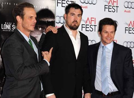 صور.. نجوم فيلم «Lone Survivor» في العرض الأول في ولاية كاليفورنيا