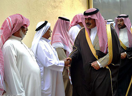 أمير الباحة يعزي أسرة بردان في وفاة والدتهم