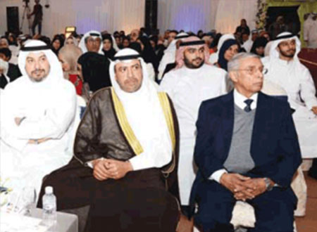 أحمد الفهد كرّم خريجي الكلية الأسترالية
